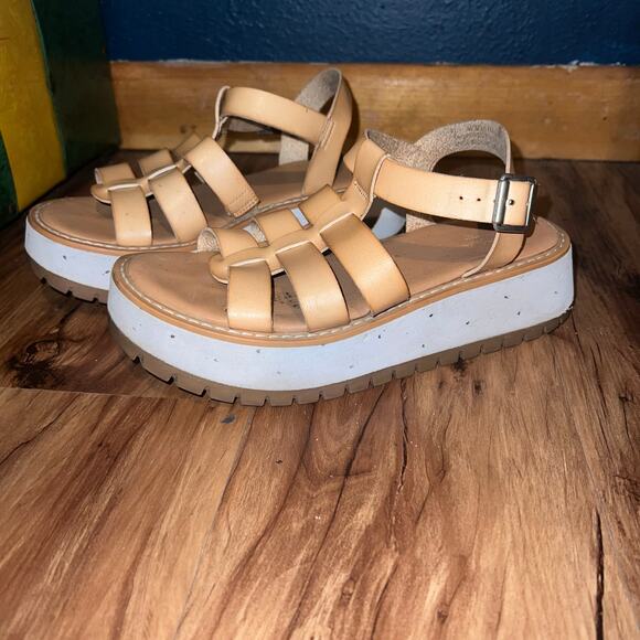 Tan Universal Threads Justine Platform Buckle Closure Sandals Size 6 - Picture 3 of 12